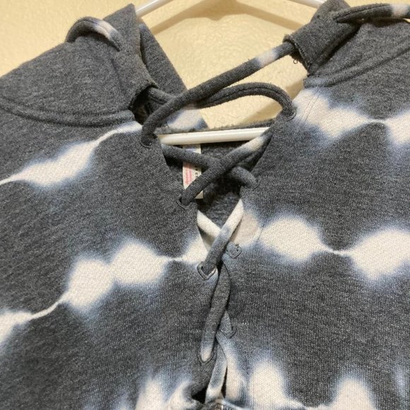 Free People Movement Womens Grey/White Tie Dye Crop Lace Up Accent Hoodie Medium - Picture 3 of 5